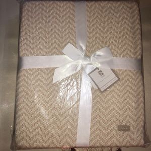 SARO LIFESTYLE Baby Blanket in color Natural NWT